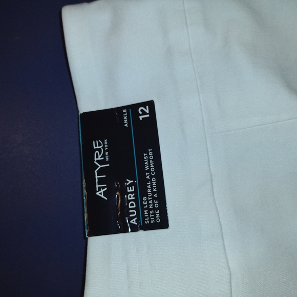 Attyre New York "Audrey" White Pull On Ankle Pants size 12 lace trim hem - Picture 5 of 6
